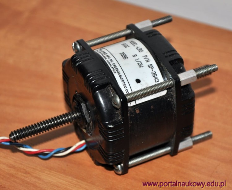 aktuator_czarny_n_4.jpg